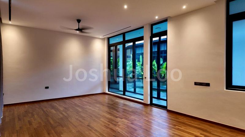 8 Bed Bungalow (Landed) for Sale in  Caldecott Hill Estate - Image 3