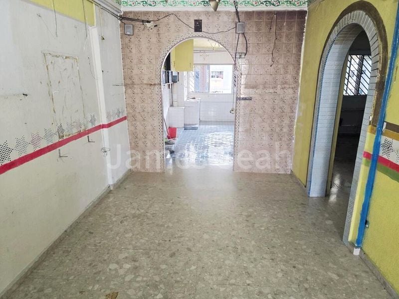 3 Room (3A) HDB for Sale in  713 Clementi West Street 2 - Image 1