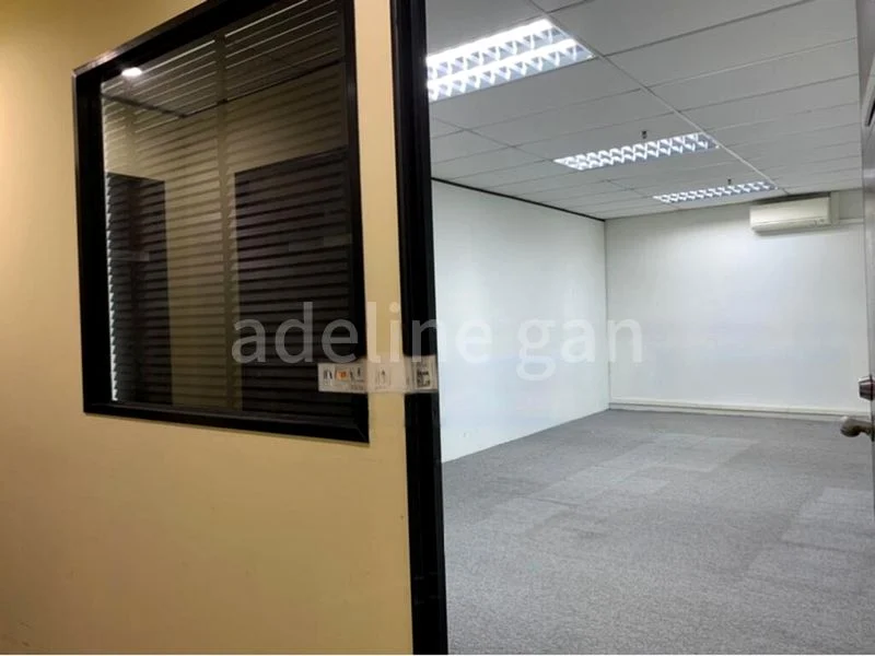 Light Industrial (B1) for Rent: Ruby Warehouse Complex - Image 3