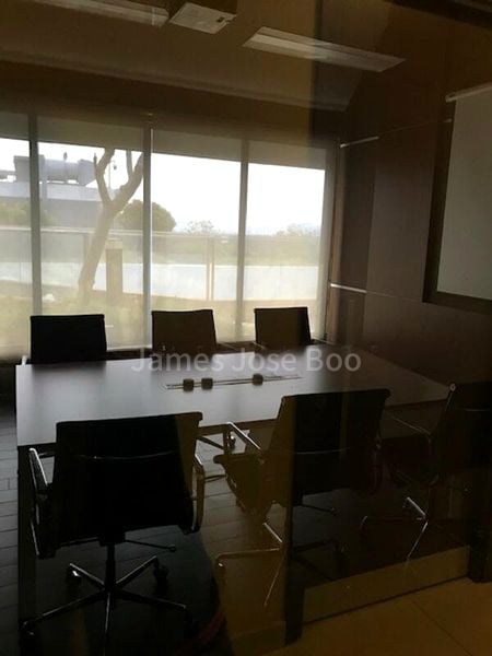 Office for Rent: Cheap, renovated office with gym & pool; fully updated, ideal for own use. - Image 1