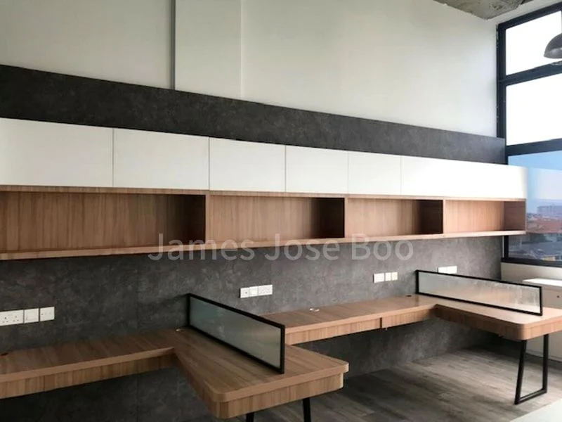 Office for Rent: Cheap, renovated office with gym & pool; fully updated, ideal for own use. - Image 5