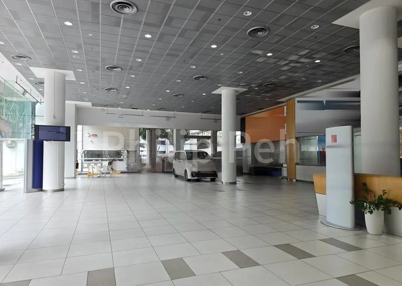 Light Industrial (B1) for Rent: Prime Ground Floor Showroom Space – Ideal for an Automotive Shop in Toa Payoh - Image 3