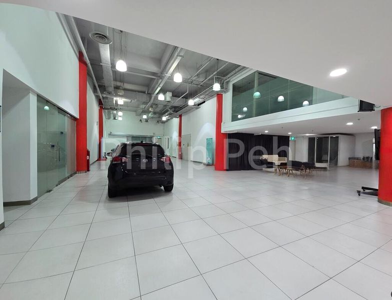 Light Industrial (B1) for Rent: Prime Ground Floor Showroom Space – Ideal for an Automotive Shop in Toa Payoh - Image 2