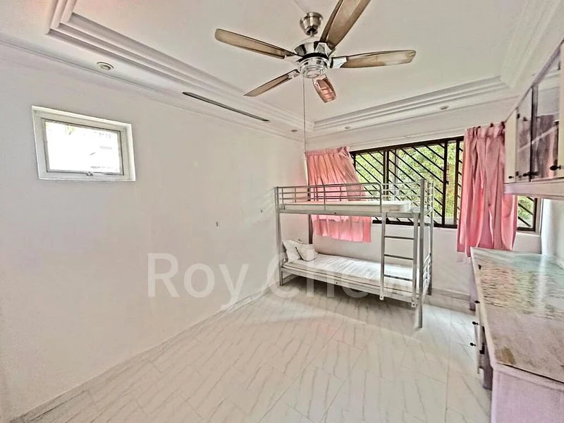 Executive HDB for Sale in  824 Yishun Street 81 - Image 3