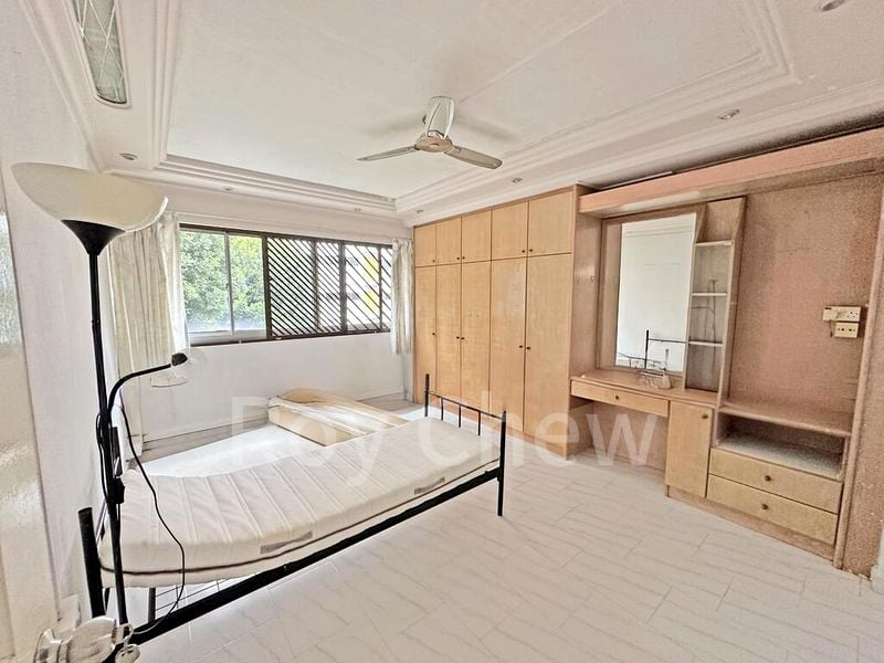 Executive HDB for Sale in  824 Yishun Street 81 - Image 4