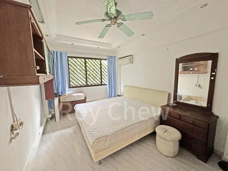 Executive HDB for Sale in  824 Yishun Street 81 - Image 2