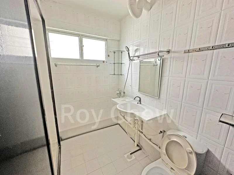 Executive HDB for Sale in  824 Yishun Street 81 - Image 5