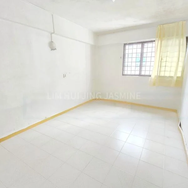 4 Room (4NG) HDB for Sale in  751 Yishun Street 72 - Image 5