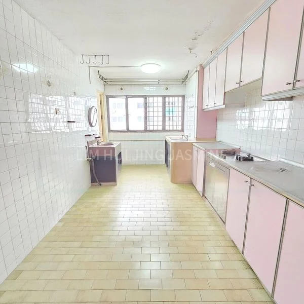 4 Room (4NG) HDB for Sale in  751 Yishun Street 72 - Image 2