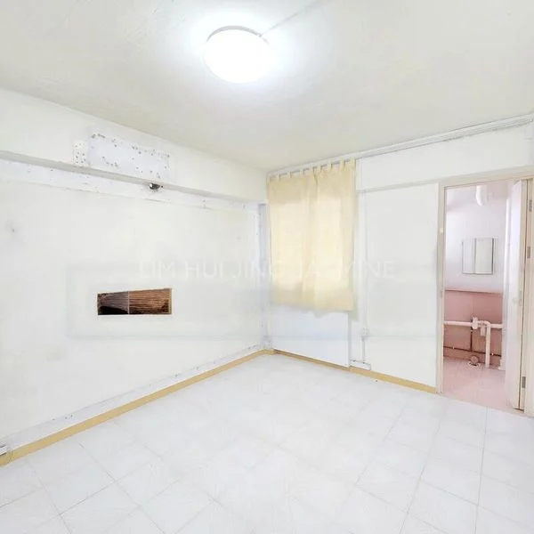 4 Room (4NG) HDB for Sale in  751 Yishun Street 72 - Image 4