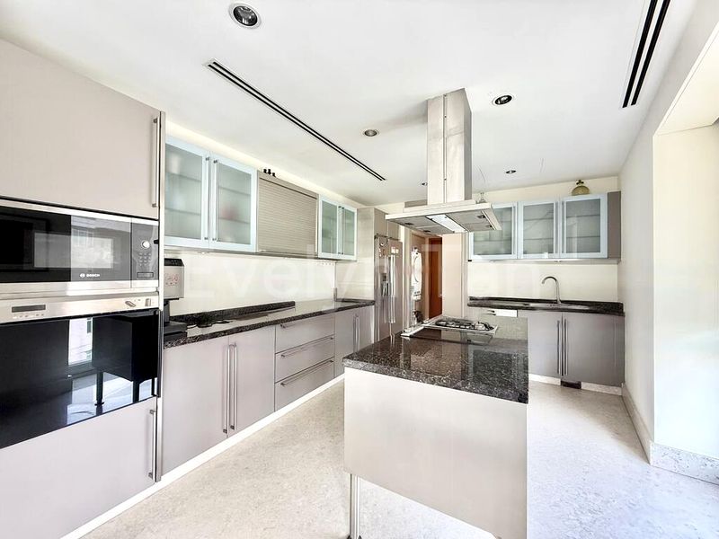 5 Bed Apartment (Condo) for Rent in  The Tomlinson - Image 6