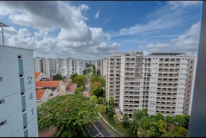 Executive HDB for Sale in  235 Pasir Ris Street 21 - Image 1