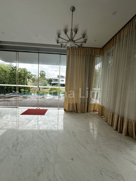 4+1 Bed Bungalow (Landed) for Sale in  Cove Drive - Image 3