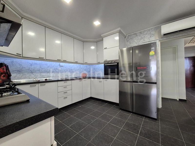 4 Bed Condo for Rent in Beverly Hill - Image 4