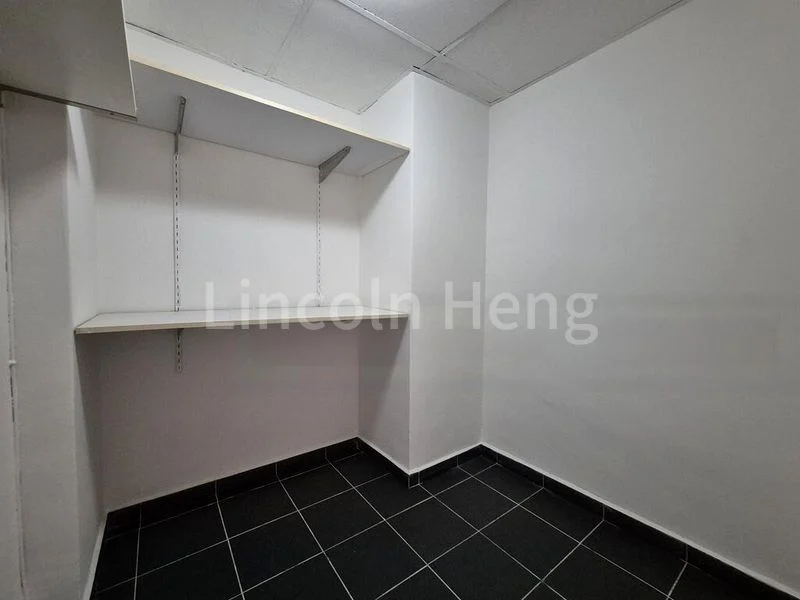 4 Bed Condo for Rent in Beverly Hill - Image 11