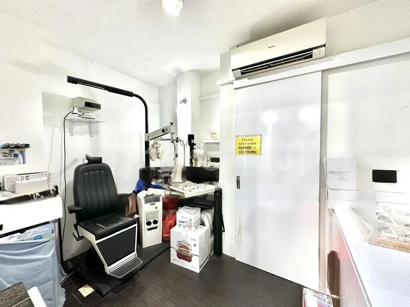 Shop / Shophouse for Rent: Ang Mo Kio Central - Image 2