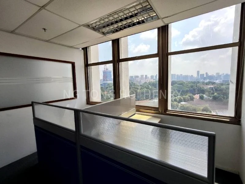 Office for Rent: Peninsula Plaza - Image 1