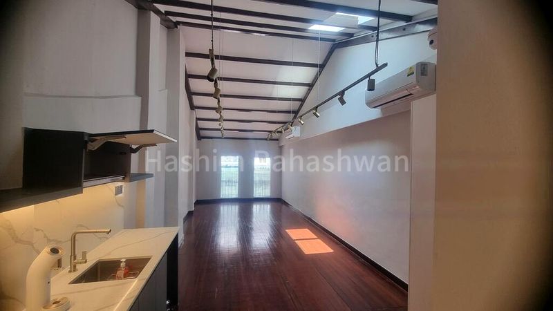 Office for Rent: Bussorah Street, Kg Glam - Image 11