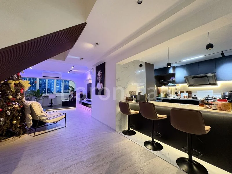 Maisonette HDB for Sale in  230 Hougang Avenue 1 - Image 1