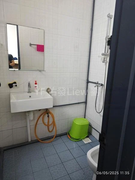 Warehouse for Rent: 41 Toh Guan Road East - Image 1