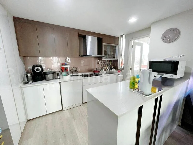 4 Bed Condo for Sale in  Kerrisdale - Image 4