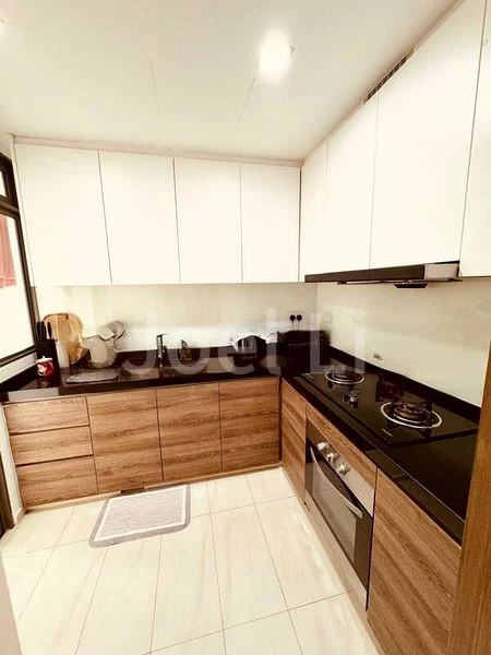 4 Bed Executive Condo for Sale in  The Topiary - Image 8