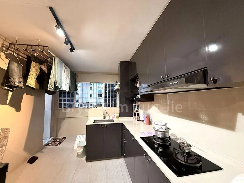 Common Room (HDB) for Rent in  219 Serangoon Avenue 4 - Image 4