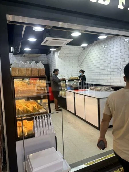 Food & Beverage for Rent: 465 Crawford Lane - Image 2