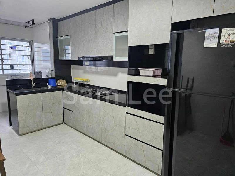 Common Room (HDB) for Rent in  217 Tampines Street 23 - Image 1