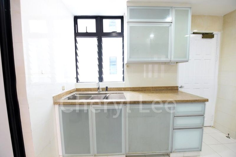 5 Bed Condo for Rent in  Spring Grove - Image 5