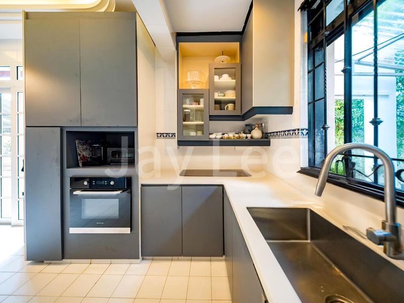 6 Bed Bungalow (Landed) for Sale in  Queen's Road - Image 6