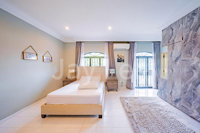 6 Bed Bungalow (Landed) for Sale in  Queen's Road - Image 7