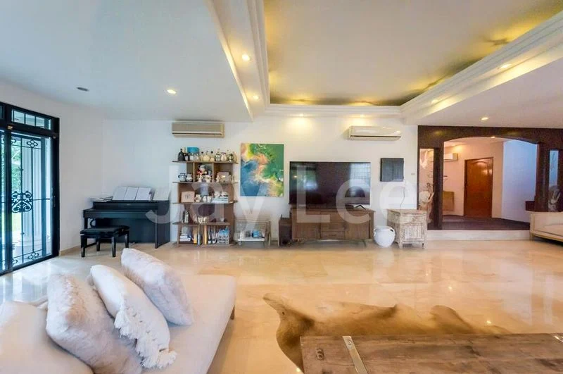 6 Bed Bungalow (Landed) for Sale in  Queen's Road - Image 1