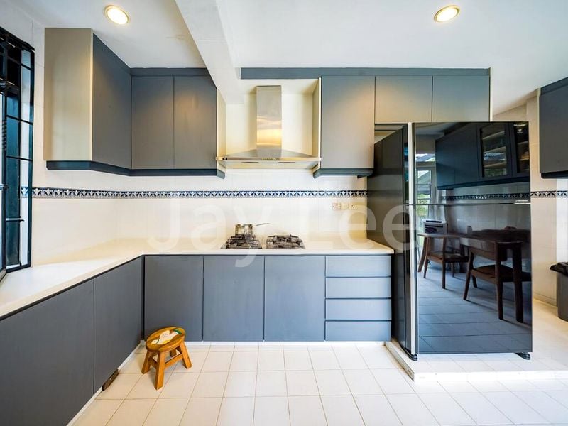 6 Bed Bungalow (Landed) for Sale in  Queen's Road - Image 3