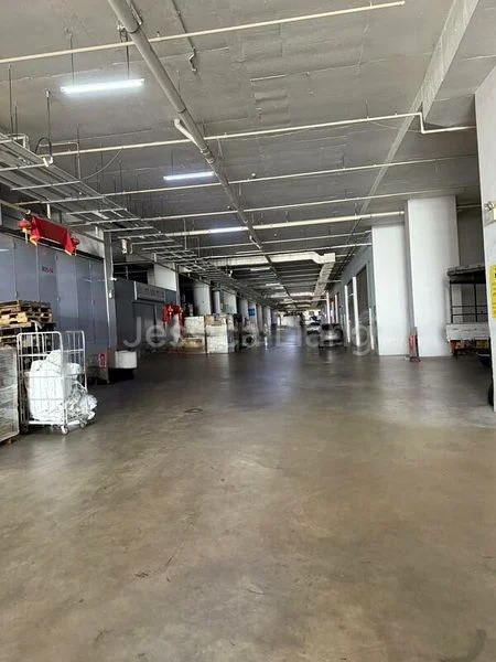 Light Industrial (B1) for Sale: Ramp-Up, Corner Unit; 20-Foot Container Access - Image 1