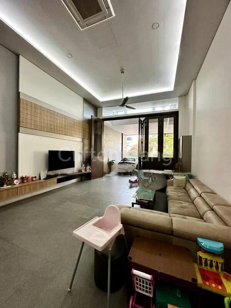6 Bed Terraced House (Landed) for Sale in Sembawang Hills Estate - Image 1