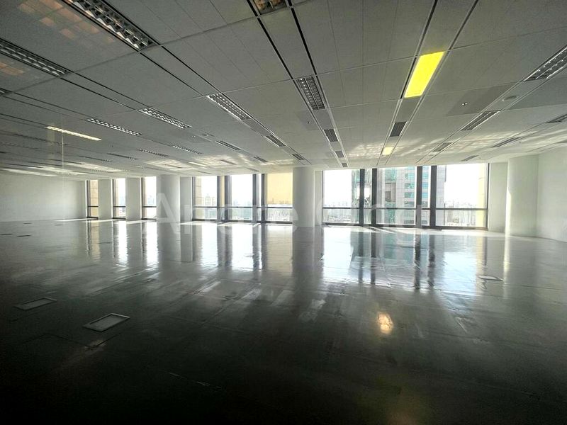 Office for Rent: Parkview Square - Image 1