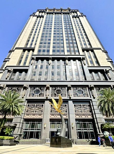 Office for Rent: Parkview Square - Image 4