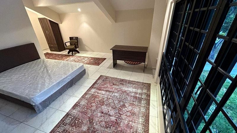 8 Bed Semi-Detached House (Landed) for Rent in Bright Centre - Image 1