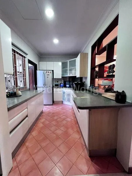 6 Bed Corner Terrace (Landed) for Sale in  Sennett Estate - Image 8