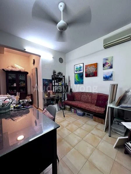 6 Bed Corner Terrace (Landed) for Sale in  Sennett Estate - Image 7