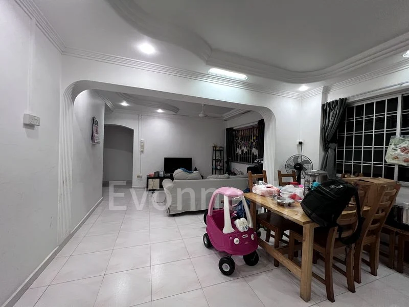 4 Room (4I) HDB for Rent in 231 Compassvale Walk - Image 3