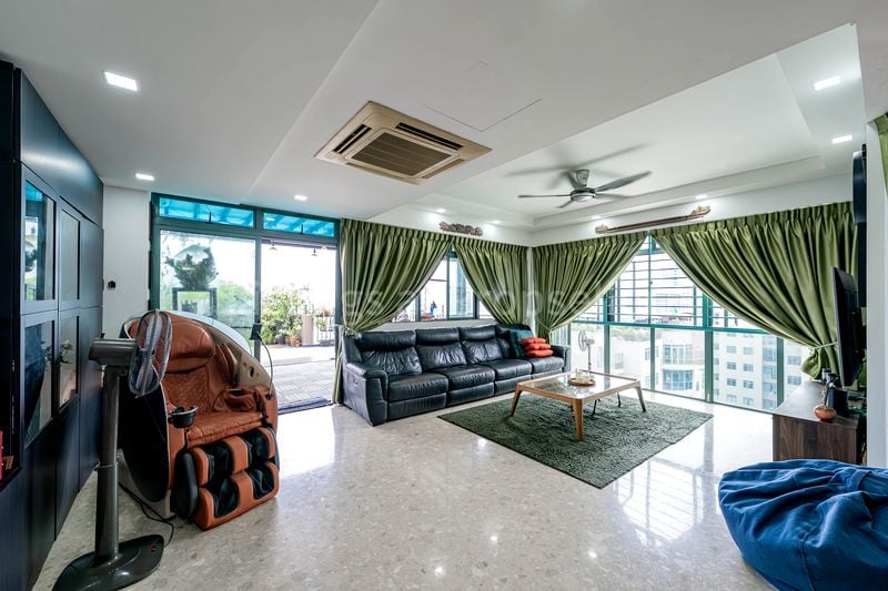 4 Bed Executive Condo for Sale in Summerdale - Image 2