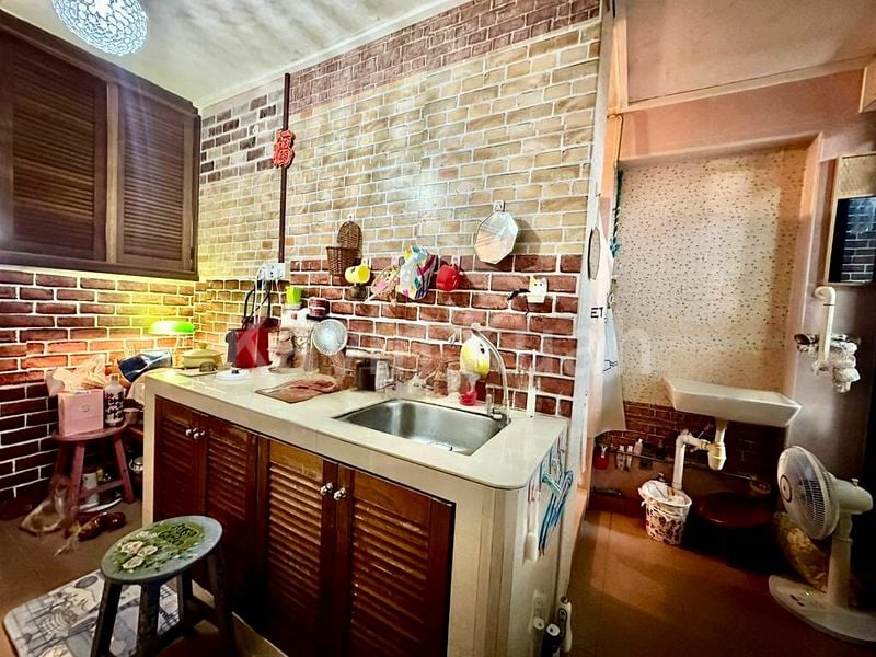 3 Room (3STD) HDB for Sale in  18 Taman Ho Swee - Image 1