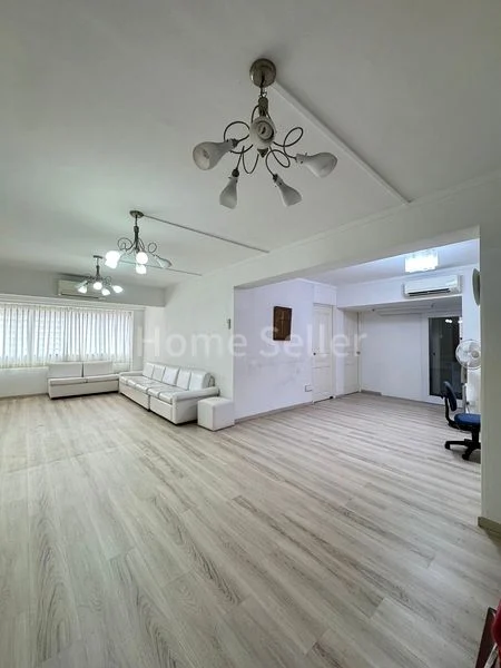 Executive HDB for Sale in 148 Mei Ling Street - Image 1