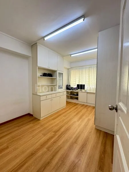 Executive HDB for Sale in 148 Mei Ling Street - Image 4