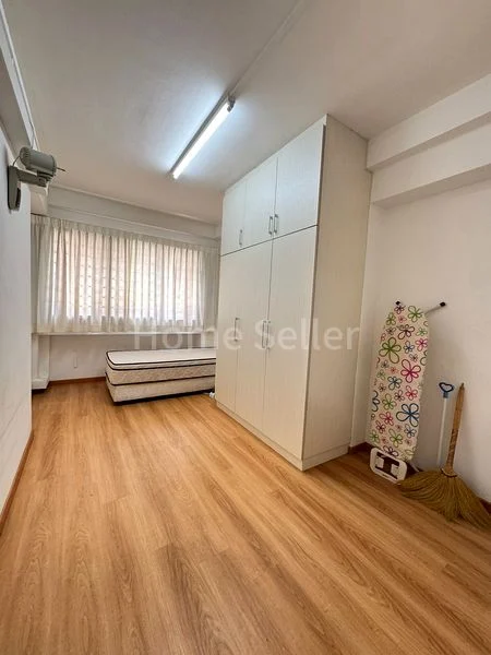 Executive HDB for Sale in 148 Mei Ling Street - Image 5