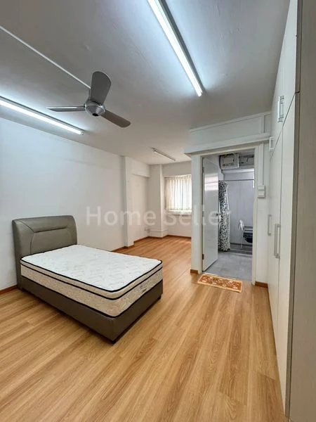 Executive HDB for Sale in 148 Mei Ling Street - Image 3