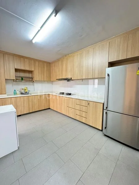 Executive HDB for Sale in 148 Mei Ling Street - Image 6