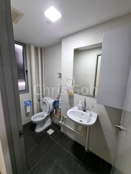 Light Industrial (B1) for Sale: Freehold B1 Office - Image 4